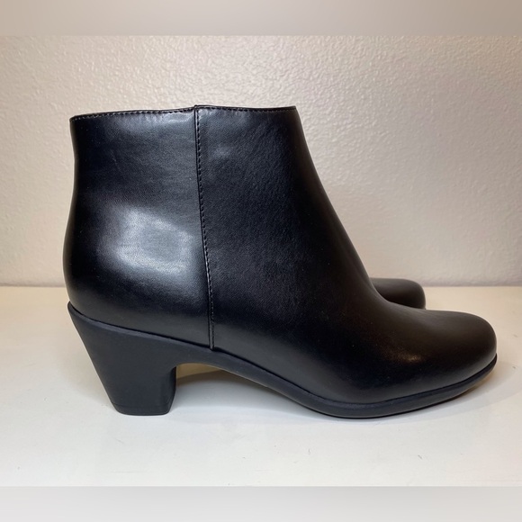 Easy Spirit NWOT Women’s Camira‎ Casual Classic Black Ankle Boots Size 9.5 - Picture 4 of 7